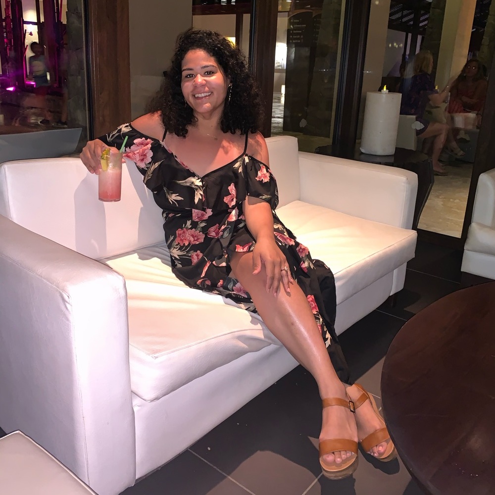 Meet your Posher, Raquel